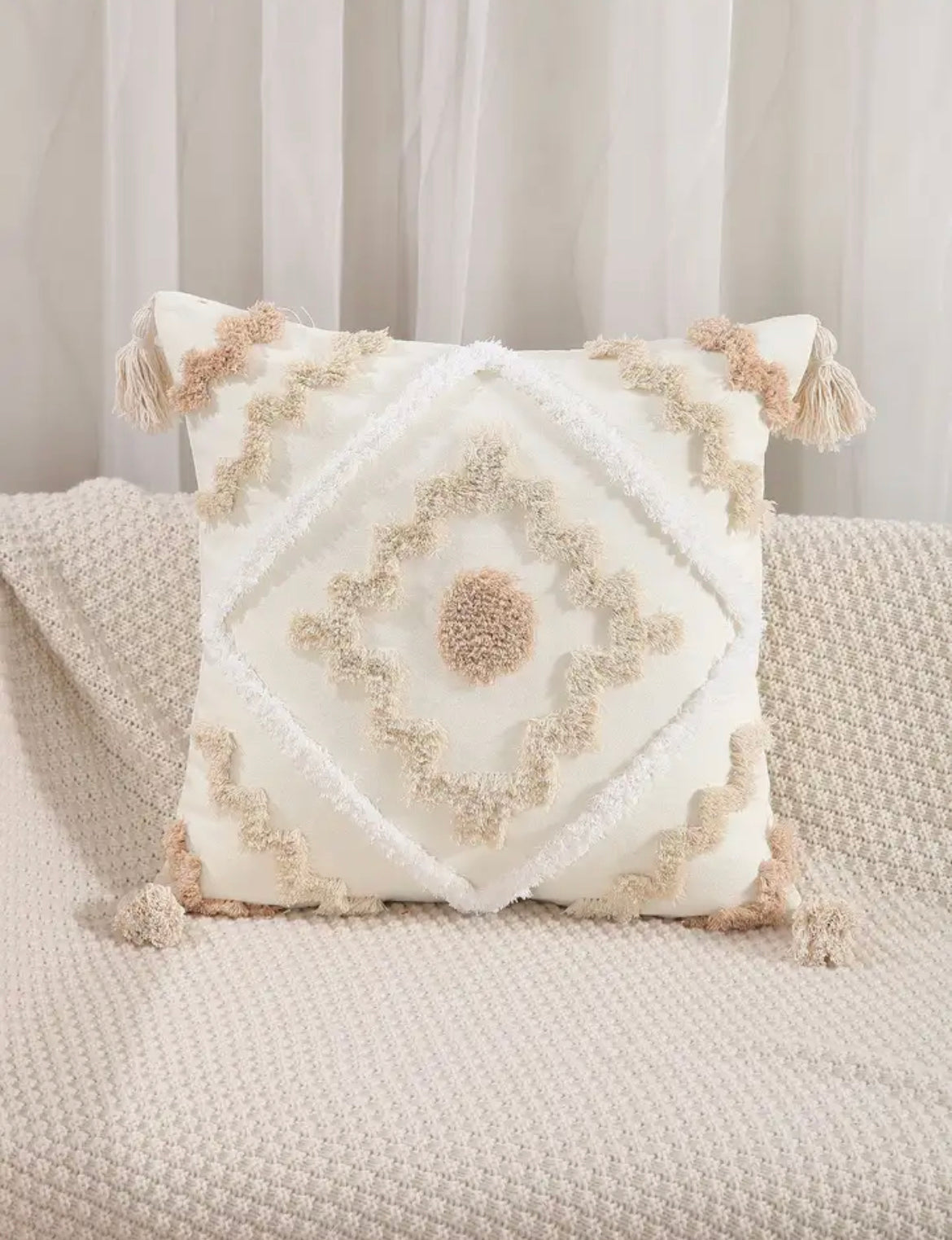 Getufte kussenhoes met pompon in boho/bohemian stijl - Doumé