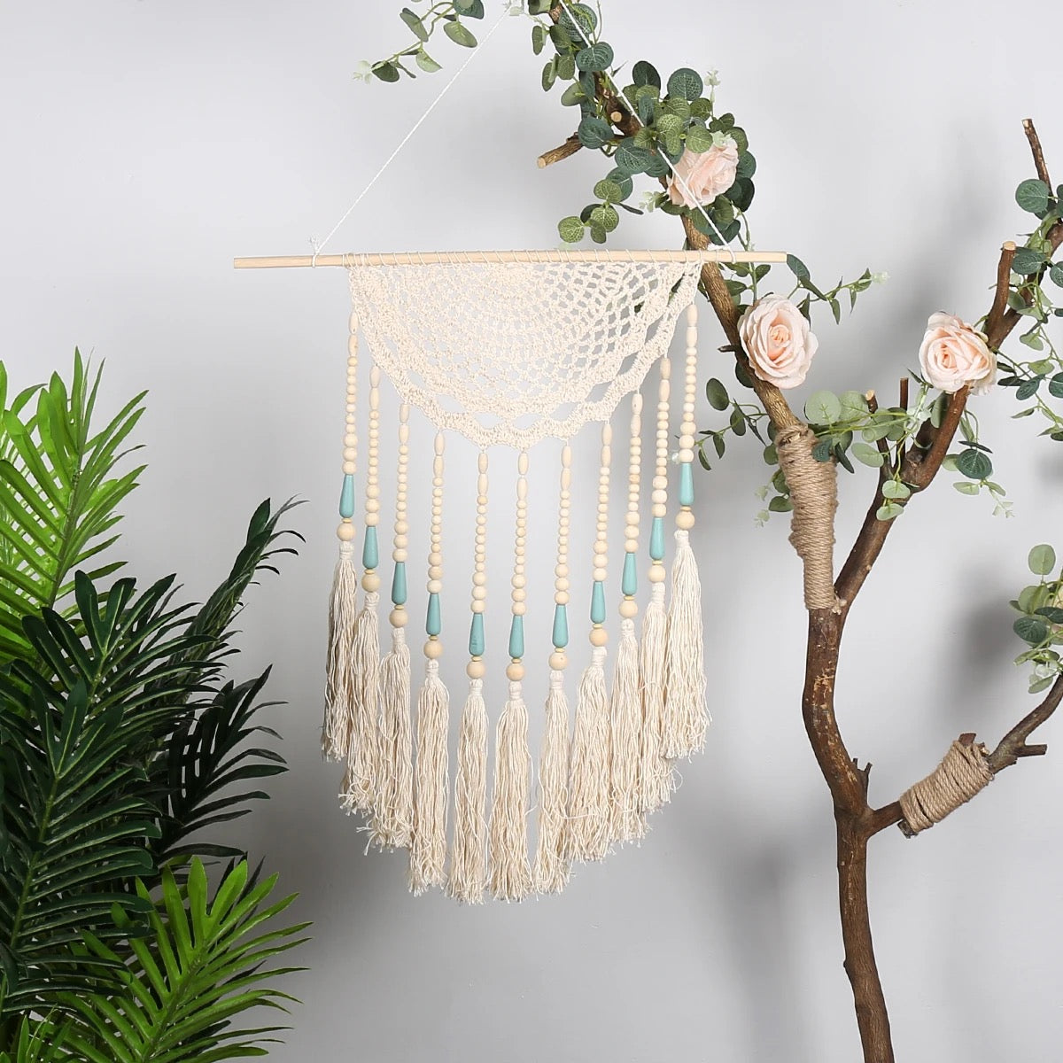Tenture murale en macramé avec perles en bois style bohème - Botika