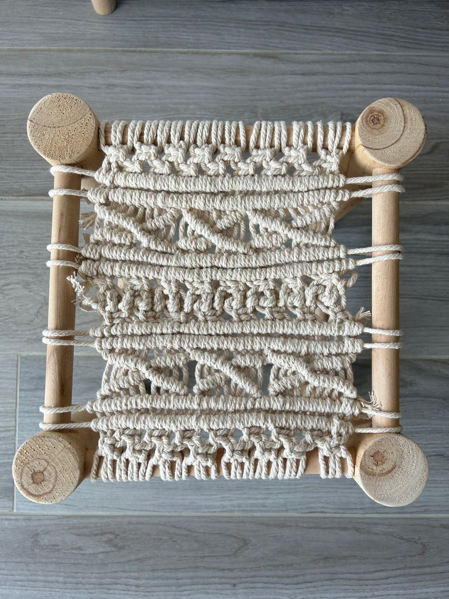 Tabouret en bois et macramé style bohème - Pogo