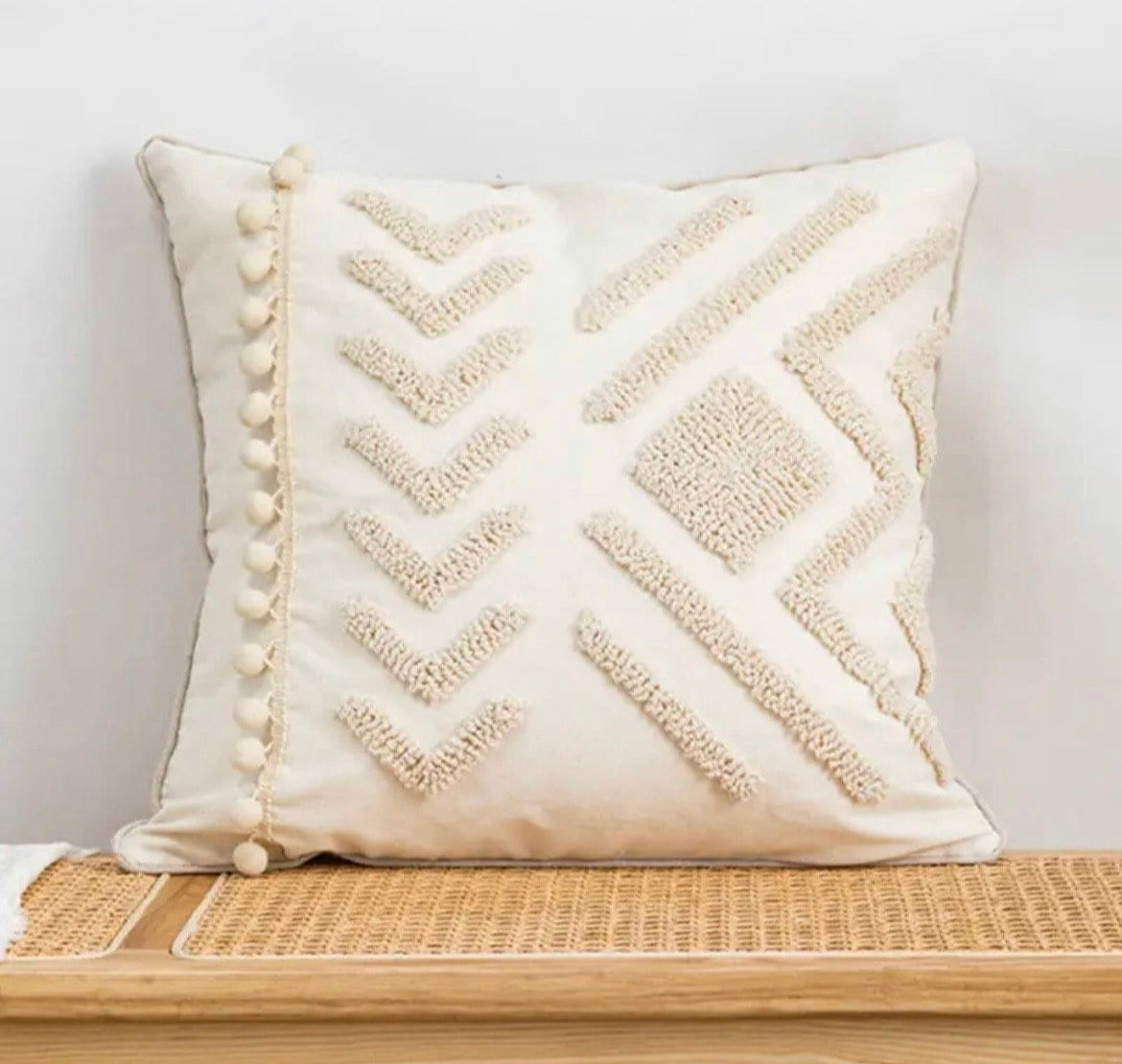 Housse de coussin tuftée à pompon style bohème - Laïpa